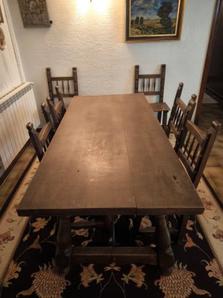 Mesa rústica y 6 sillas de madera
