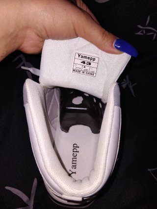 Zapatillas deportivas altas grises y blancas