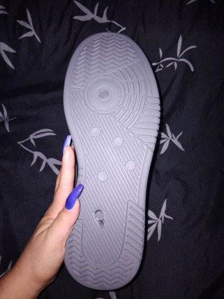 Zapatillas deportivas altas grises y blancas
