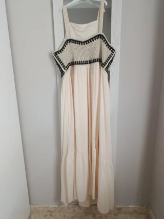 Vestido largo beige crochet ,solo usado un rato