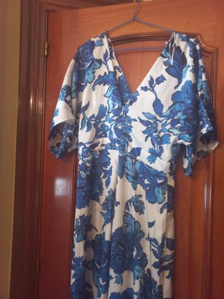 Mono largo floral azul y blanco Talla M