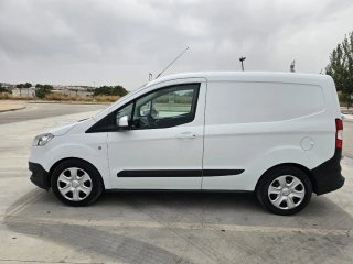 Ford E-Transit Courier 2016