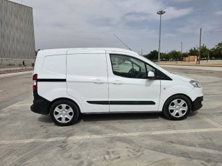 Ford E-Transit Courier 2016