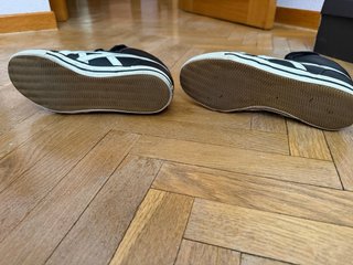 Zapatillas Asics Talla 40 Negras y Blancas