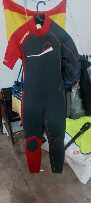 Trajes de neopreno  marca TRIBORD