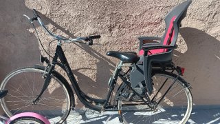 Bicicleta niña y adulto