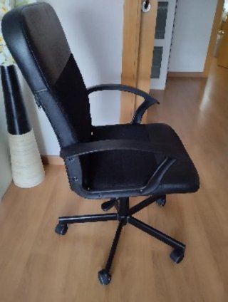 Silla de oficina negra
