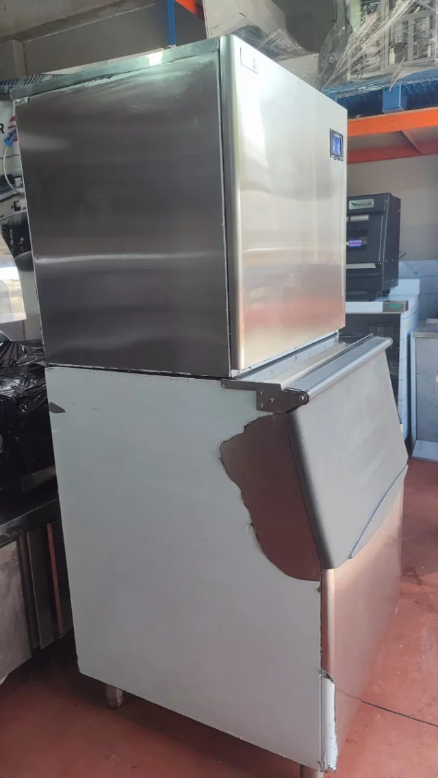 Máquina Hielo con Contenedor 220 a 250 kg/24hrs
