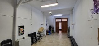 Inmueble con una planta baja mas dos pisos.