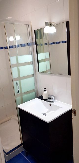 Inmueble con una planta baja mas dos pisos.