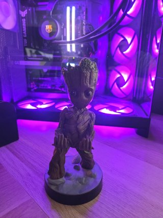 Soporte Groot para mandos y móviles
