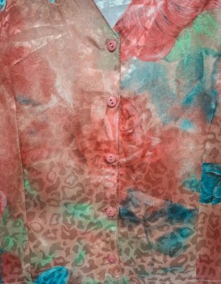 Top floral sin mangas