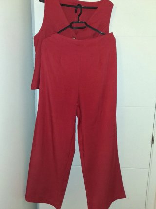 Conjunto pantalón y chaleco rojo