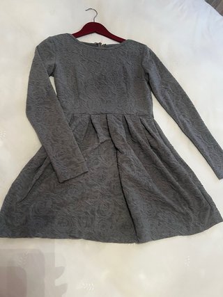 Vestido gris corto floral talla S-M manga larga