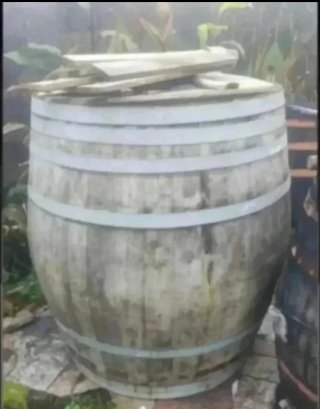 Barril de madera antiguo