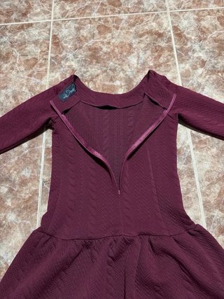 Vestido de chica color burdeos