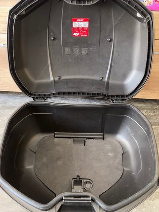 Baúl Givi Riviera 46L Negro