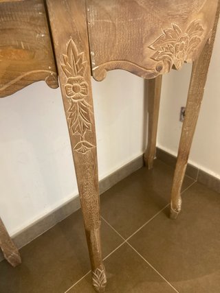 Recibidor madera y blanco