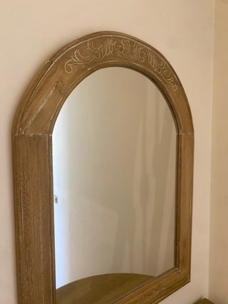 Recibidor madera y blanco