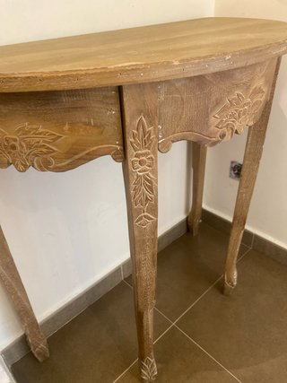 Recibidor madera y blanco