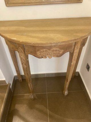 Recibidor madera y blanco