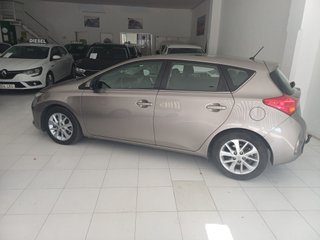 Toyota Auris 2015 2.0 125cv