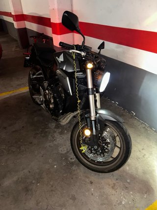 Honda CB650RA 2022 - 7000 km De poco uso.