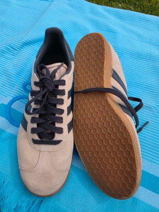 Zapatillas Adidas Gazelle Beige y Negro 41-1/3