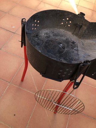 Barbacoa de carbón regulable + soporte paellera