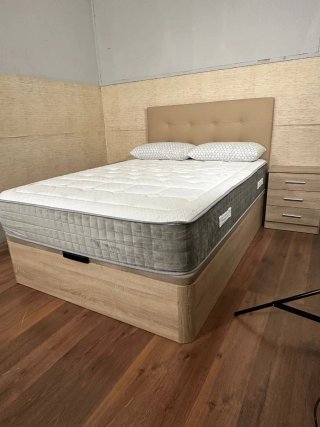 Canapé de madera nuevo