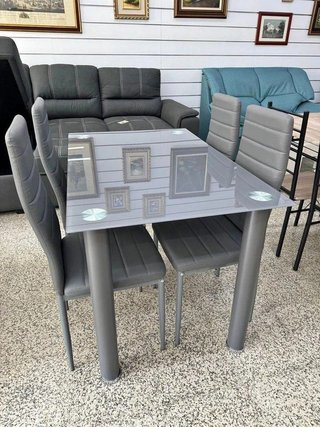OFERTA! Mesa con 4 sillas en gris