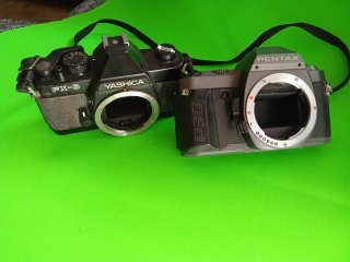 2 Fotocamere Pentax e Yashica per parti