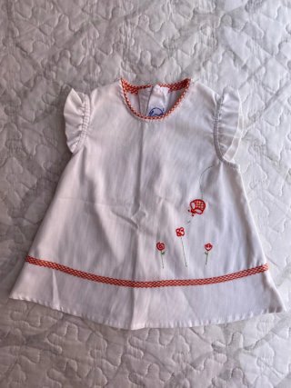 Conjunto bebé blanco flores rojas