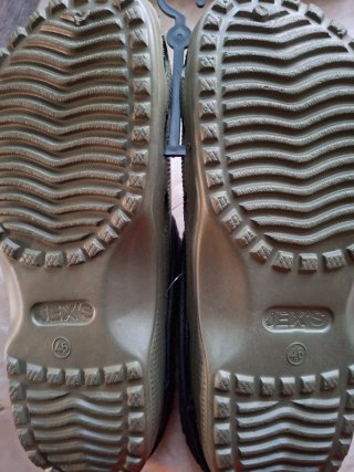 Ciabatte tipo Crocs con pelliccia removibile