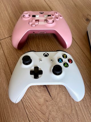 Xbox One S Blanca + 2 Mandos