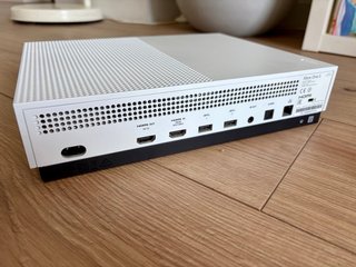 Xbox One S Blanca + 2 Mandos