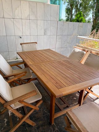 Mesa de teca y 6 sillas de jardín