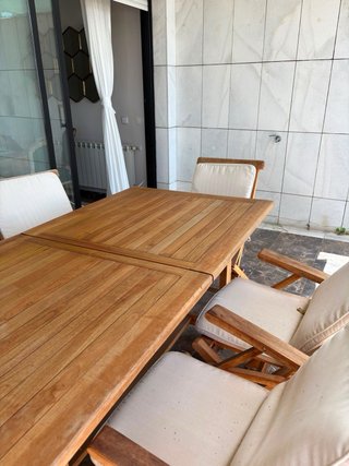 Mesa de teca y 6 sillas de jardín