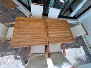 Mesa de teca y 6 sillas de jardín
