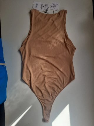 Body Zara beige talla M