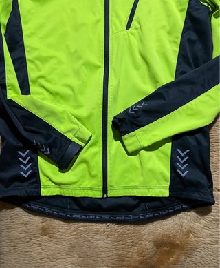 Chaqueta ciclista fluorescente