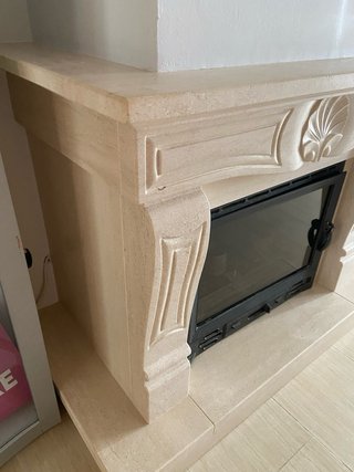 Chimenea Mármol Beige y Negro con Cristal