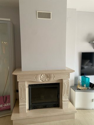Chimenea Mármol Beige y Negro con Cristal