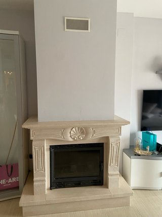 Chimenea Mármol Beige y Negro con Cristal
