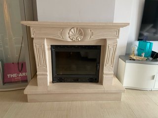 Chimenea Mármol Beige y Negro con Cristal