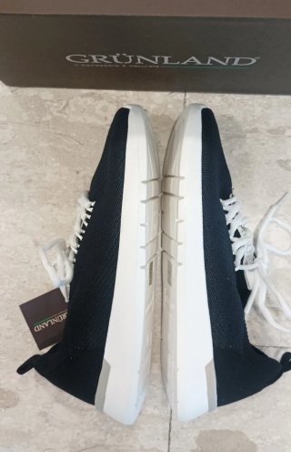 Scarpe sportive Grunland nere con lacci bianchi