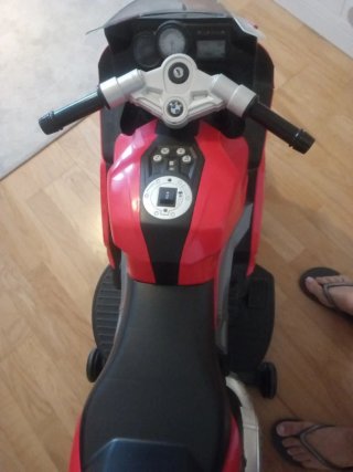 Moto BMW K1300S roja para niños