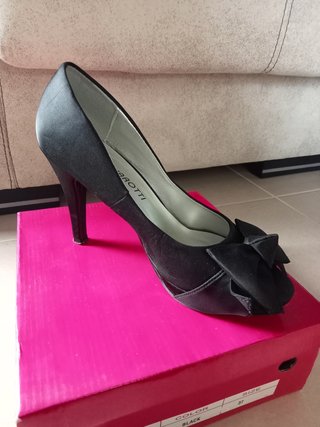 Zapatos de tacón negros