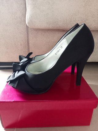 Zapatos de tacón negros