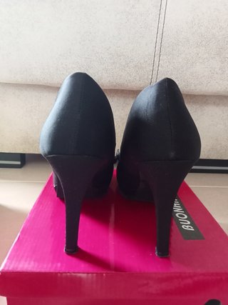 Zapatos de tacón negros